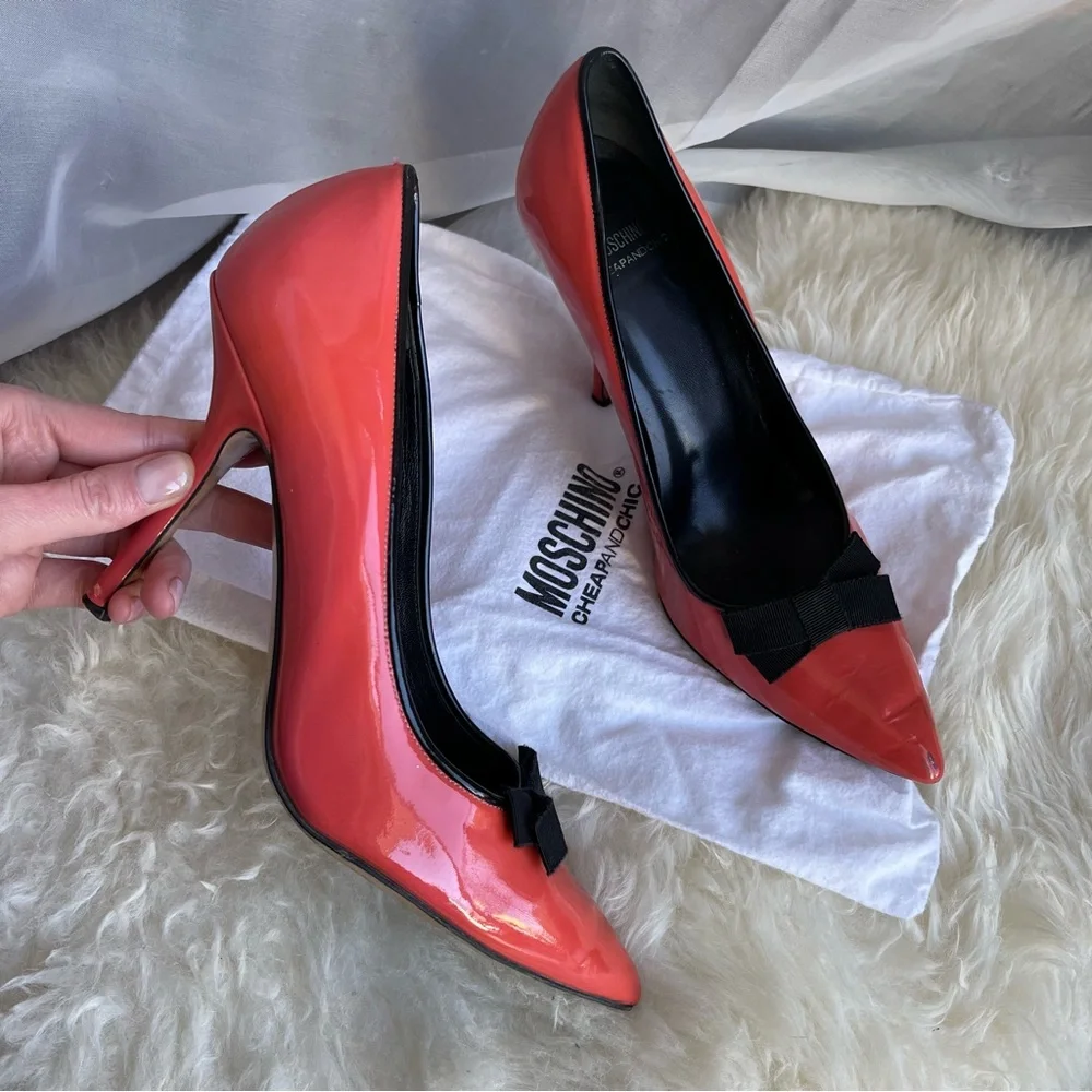 MOSCHINO Salmon Patent Leather Point Toe Pumps Size 39/9